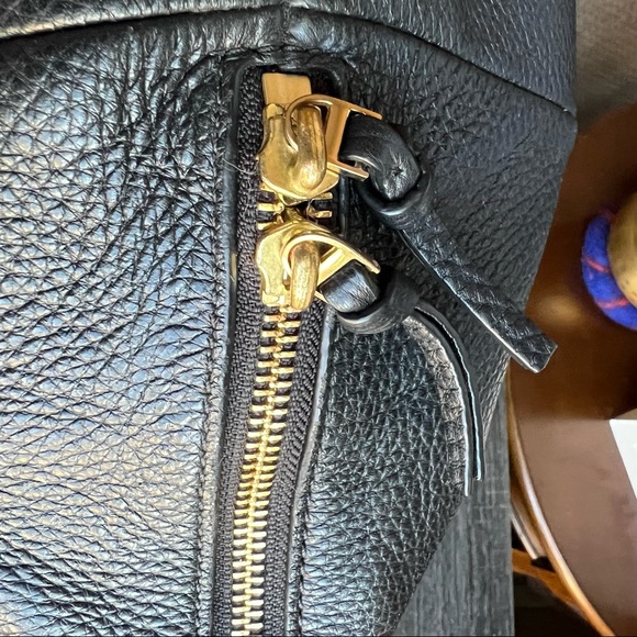 Tory Burch Expandable Black Leather Shoulder Bag! Excellent Condition! - Picture 12 of 13